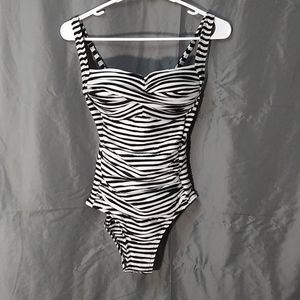 Emerald Bay, Size 8, Black and White